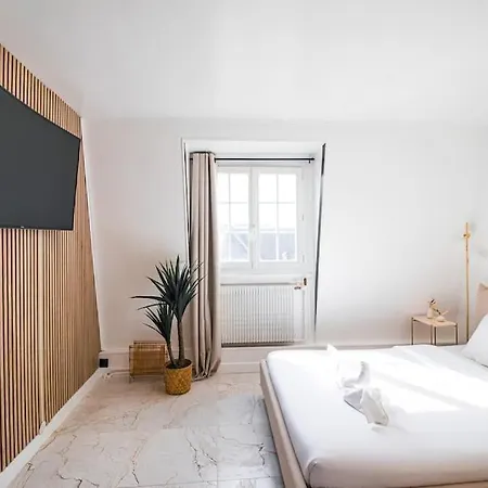 Typical Parisian Studio In Le Marais Exterior photo